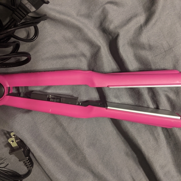 Revlon Flat Iron Set in Pink (1/2" & 1" in) - Picture 3 of 3